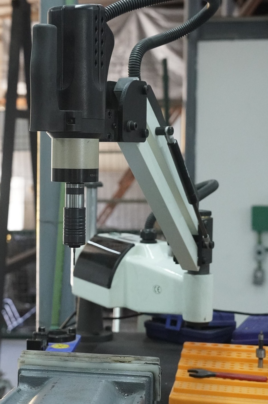 Tapping arm for precise threading.