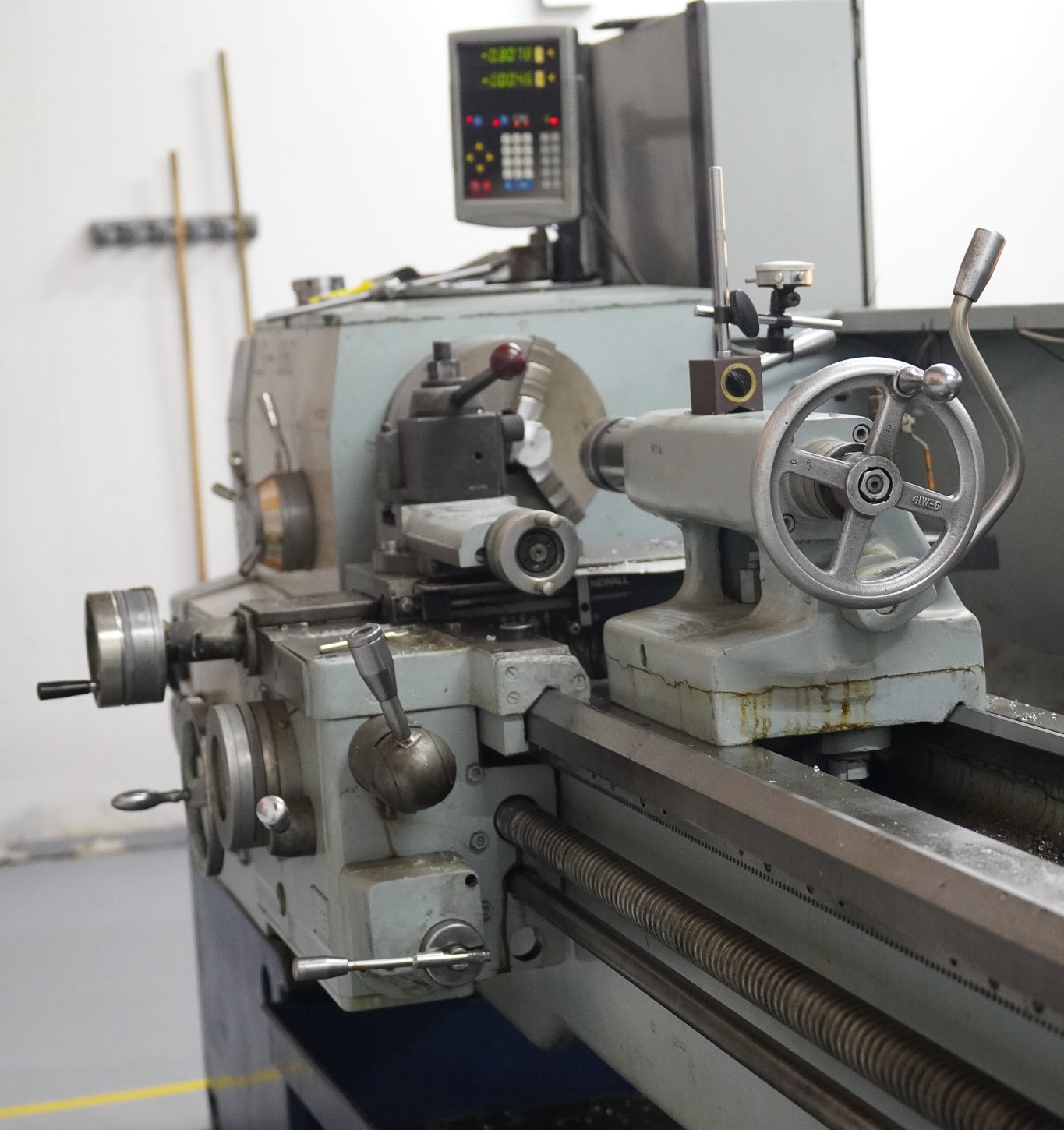 Conventional lathe 18×60.